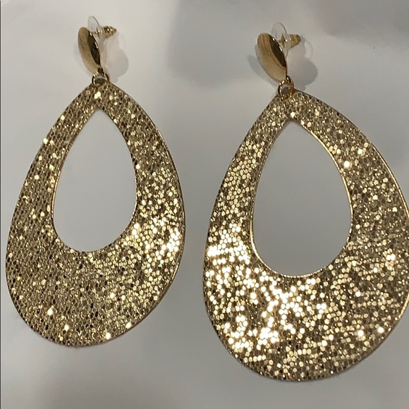 BIG GOLD TEARDROP EARRINGS! - Picture 3 of 4